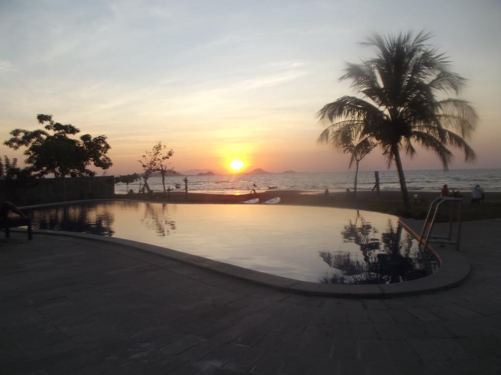 Luwansa Beach Hotel Лабуан-Бахо Экстерьер фото