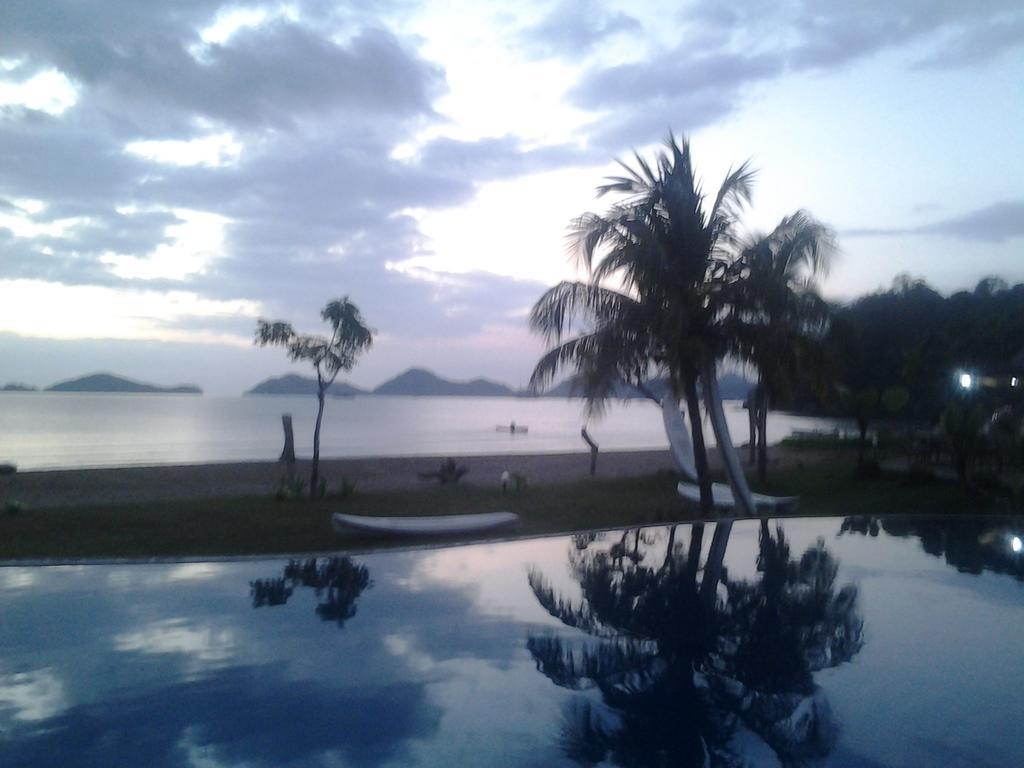 Luwansa Beach Hotel Лабуан-Бахо Экстерьер фото