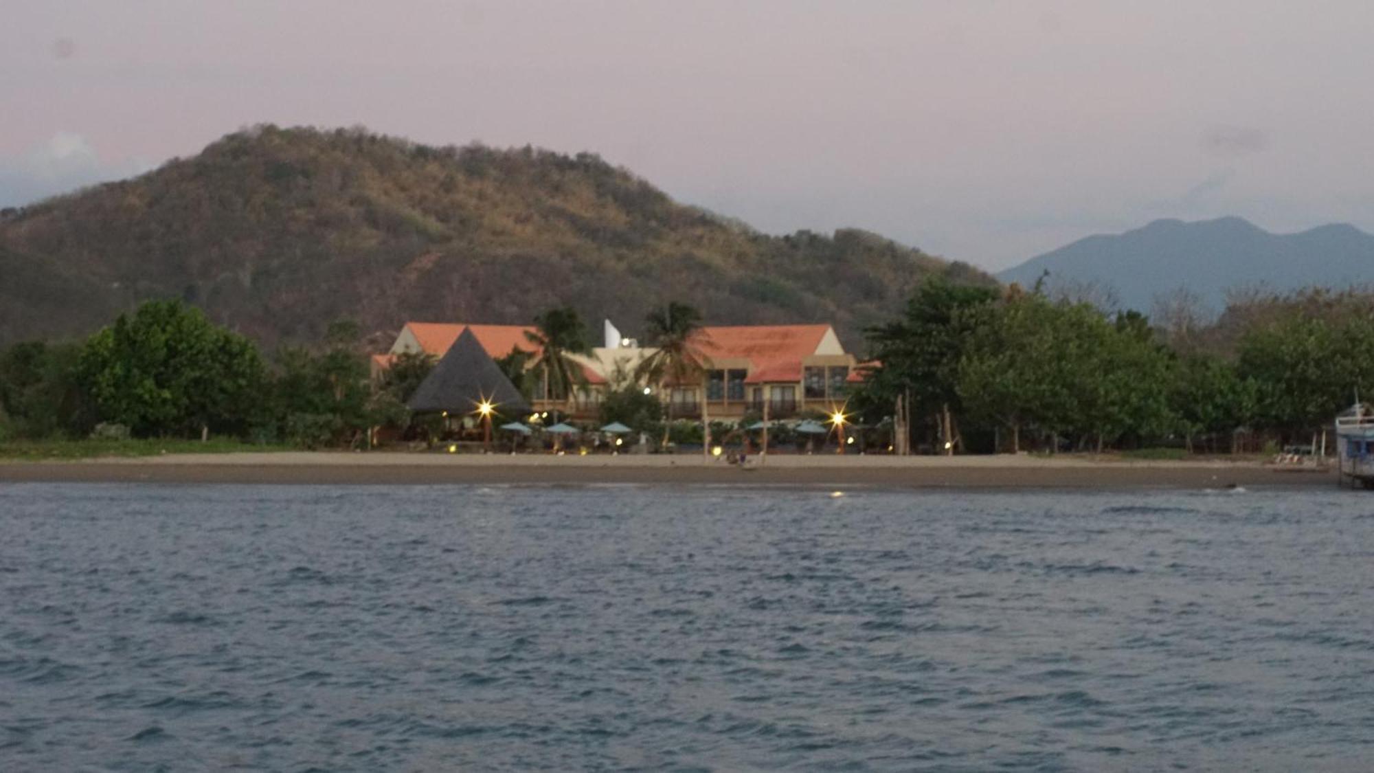 Luwansa Beach Hotel Лабуан-Бахо Экстерьер фото