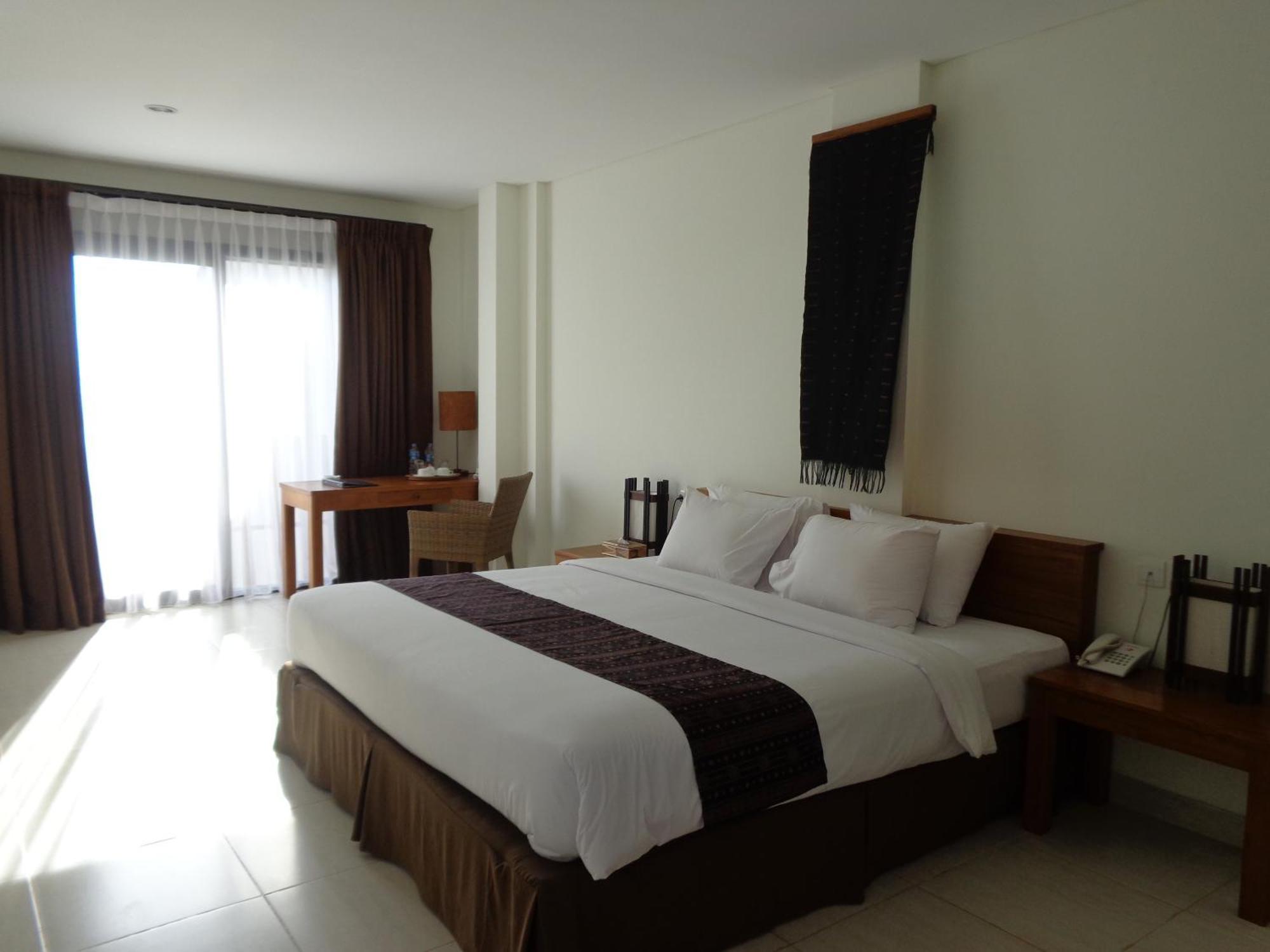 Luwansa Beach Hotel Лабуан-Бахо Экстерьер фото
