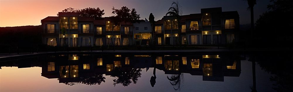Luwansa Beach Hotel Лабуан-Бахо Экстерьер фото