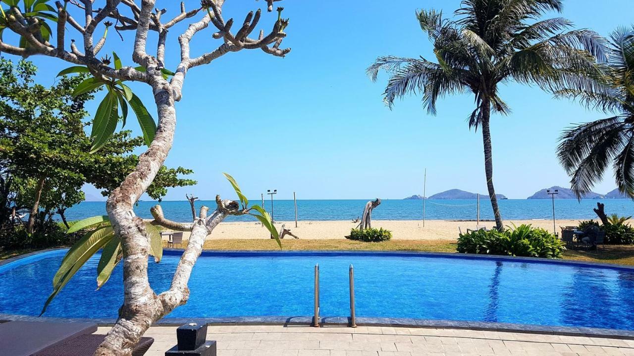 Luwansa Beach Hotel Лабуан-Бахо Экстерьер фото