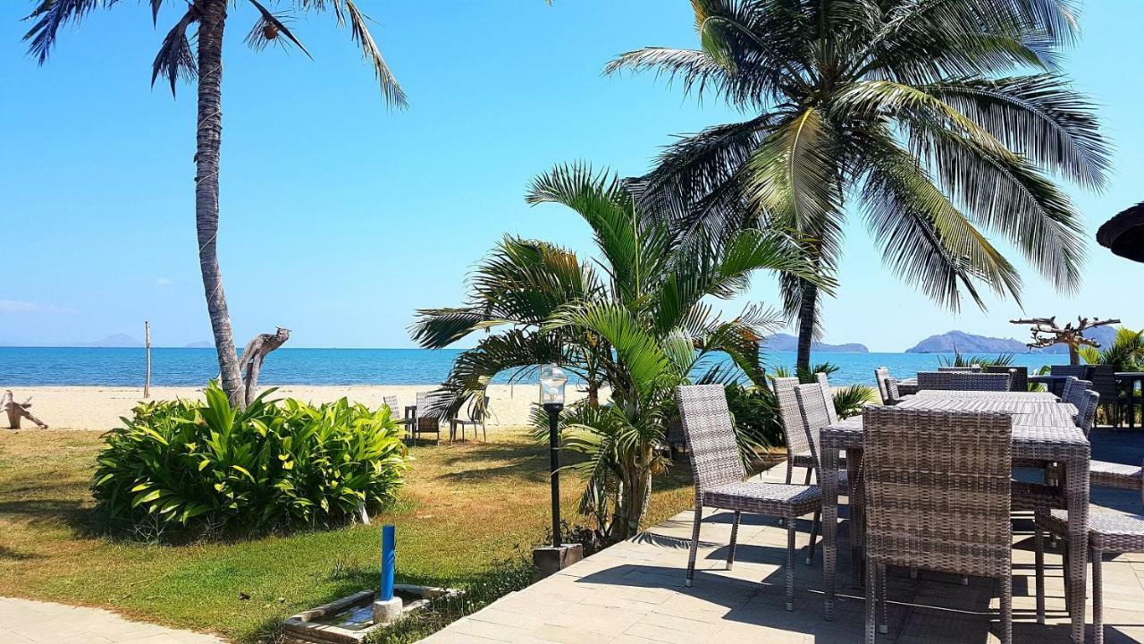 Luwansa Beach Hotel Лабуан-Бахо Экстерьер фото