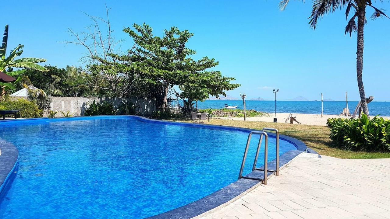Luwansa Beach Hotel Лабуан-Бахо Экстерьер фото
