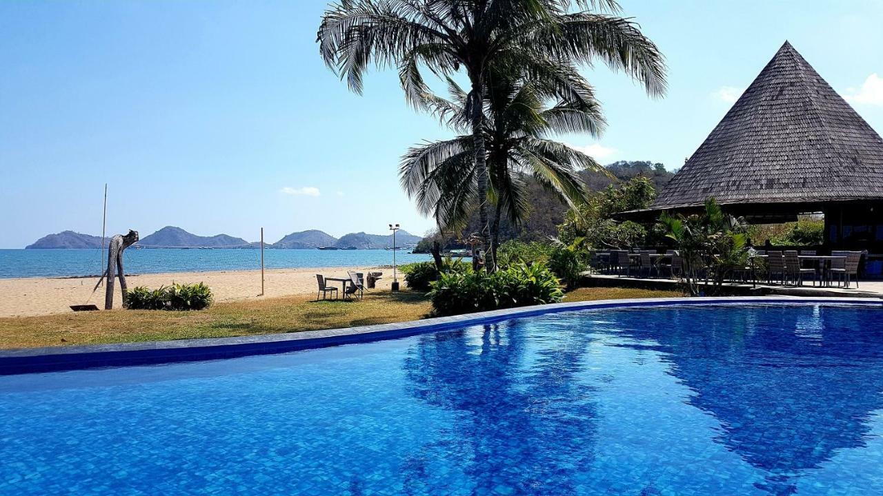 Luwansa Beach Hotel Лабуан-Бахо Экстерьер фото
