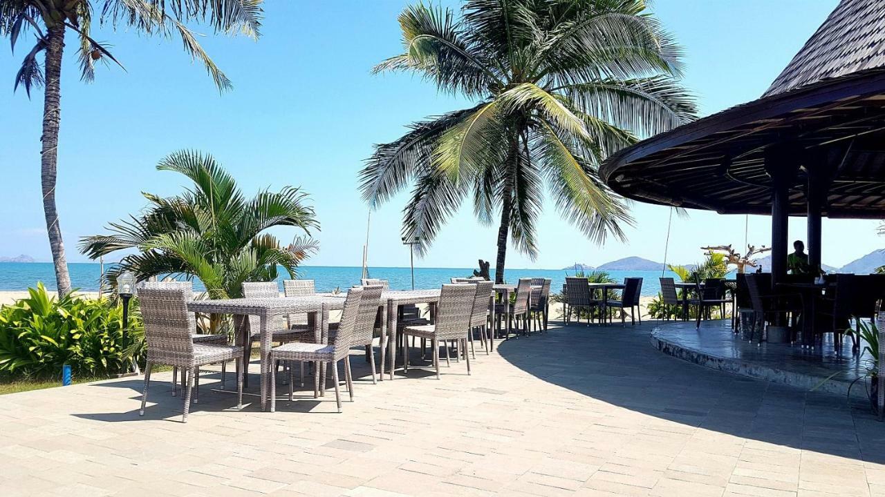 Luwansa Beach Hotel Лабуан-Бахо Экстерьер фото